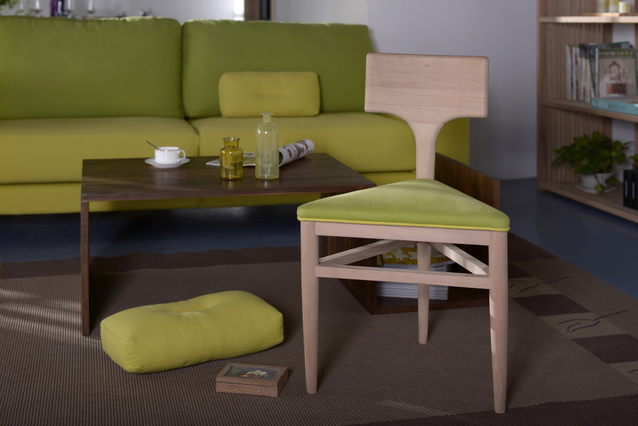 原木·原创·三角椅 工业美学与自然意蕴的交融